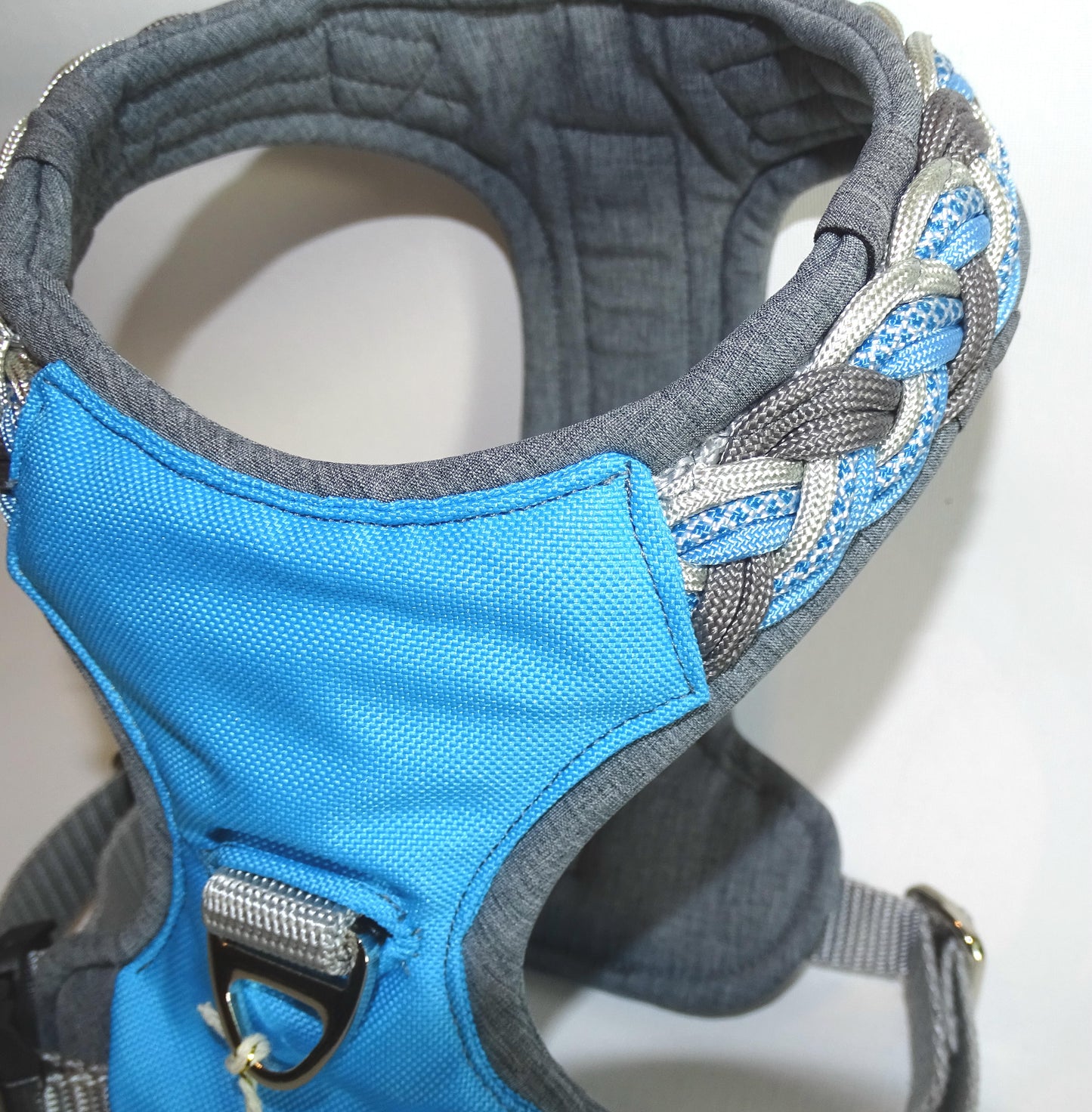 Gepolstertes Hunde Geschirr hell Blau Paracord, personalisierbar