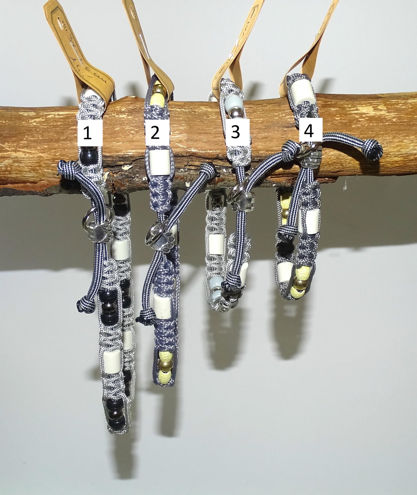 Marken Halsband Grau