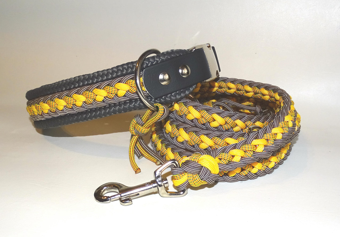 Breites Hundehalsband grau / gelb